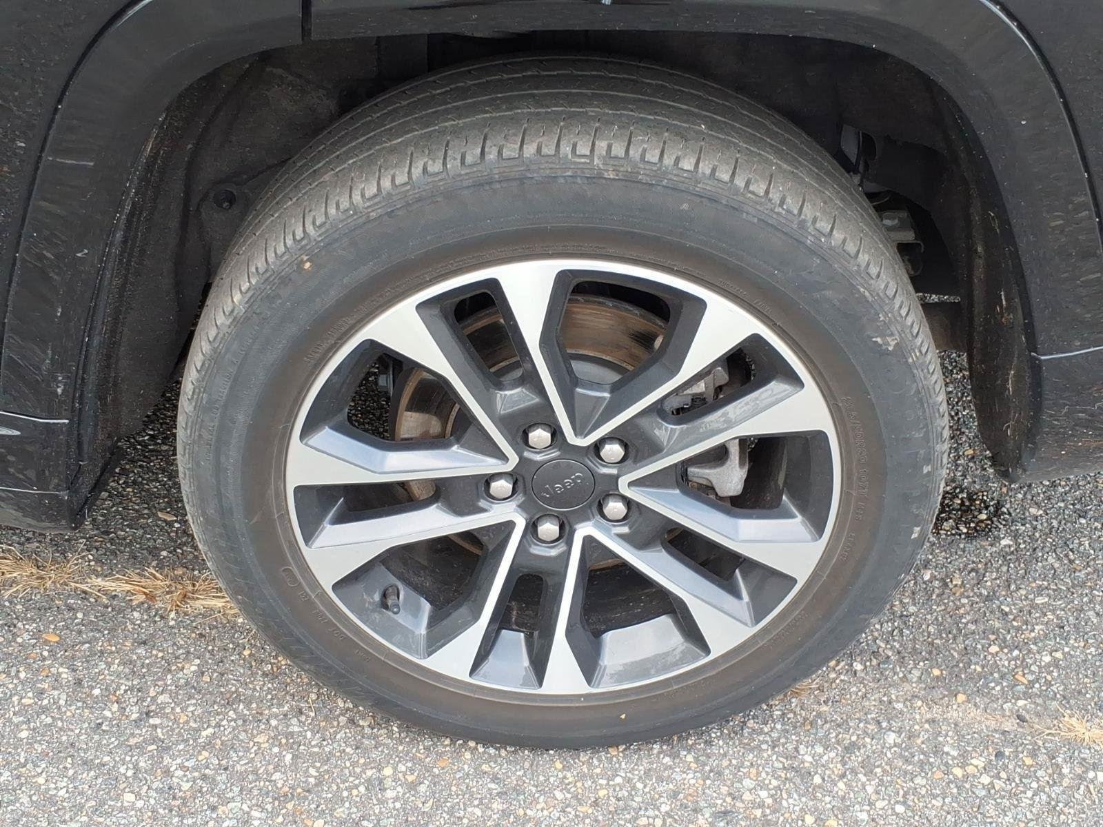 Used 2023 Diamond Black Crystal Pearlcoat Jeep Overland image 5