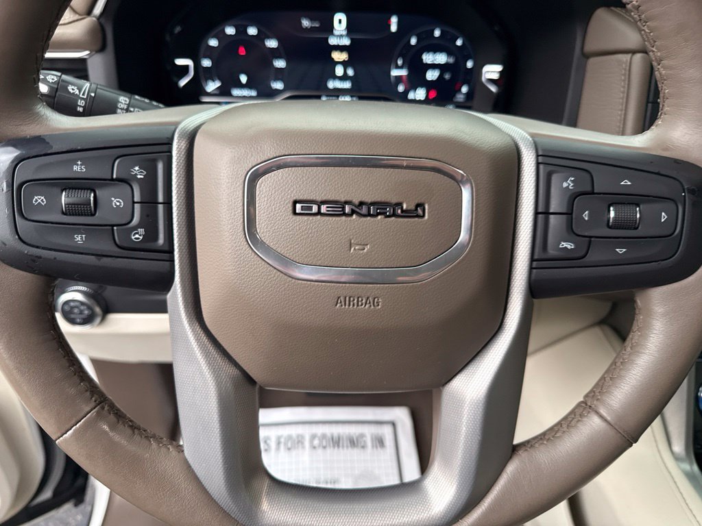 Used 2022 White GMC Denali image 27