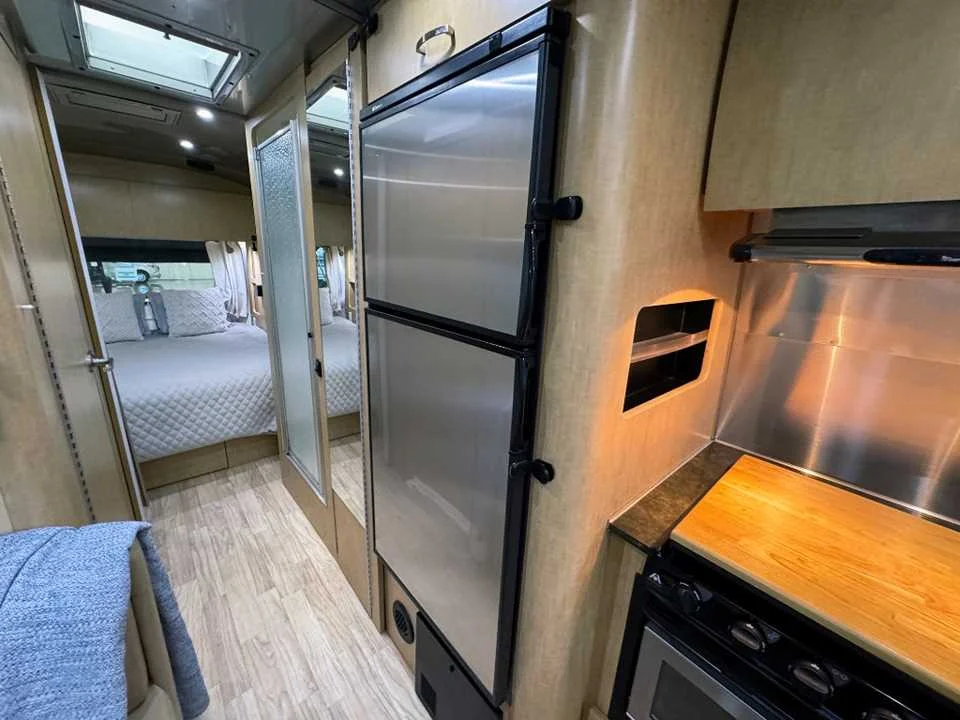Used 2015  AIRSTREAM  image 15