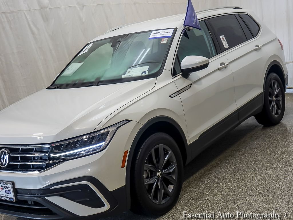Certified Used 2022  Volkswagen 2.0T SE image 4