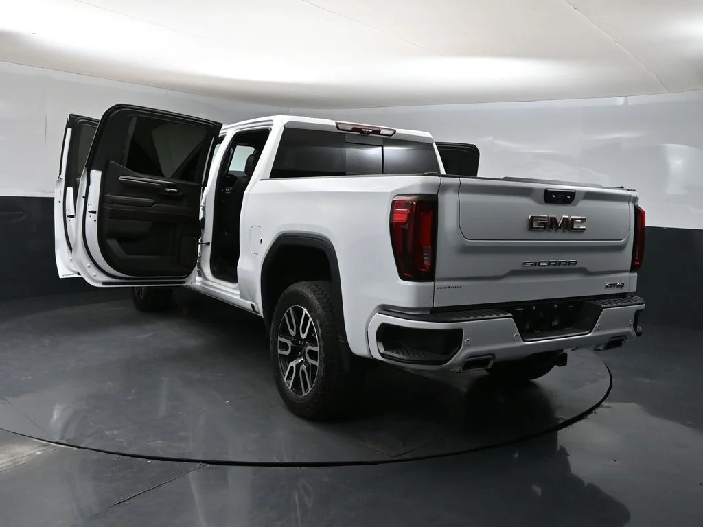 Used 2025 White GMC AT4 image 44