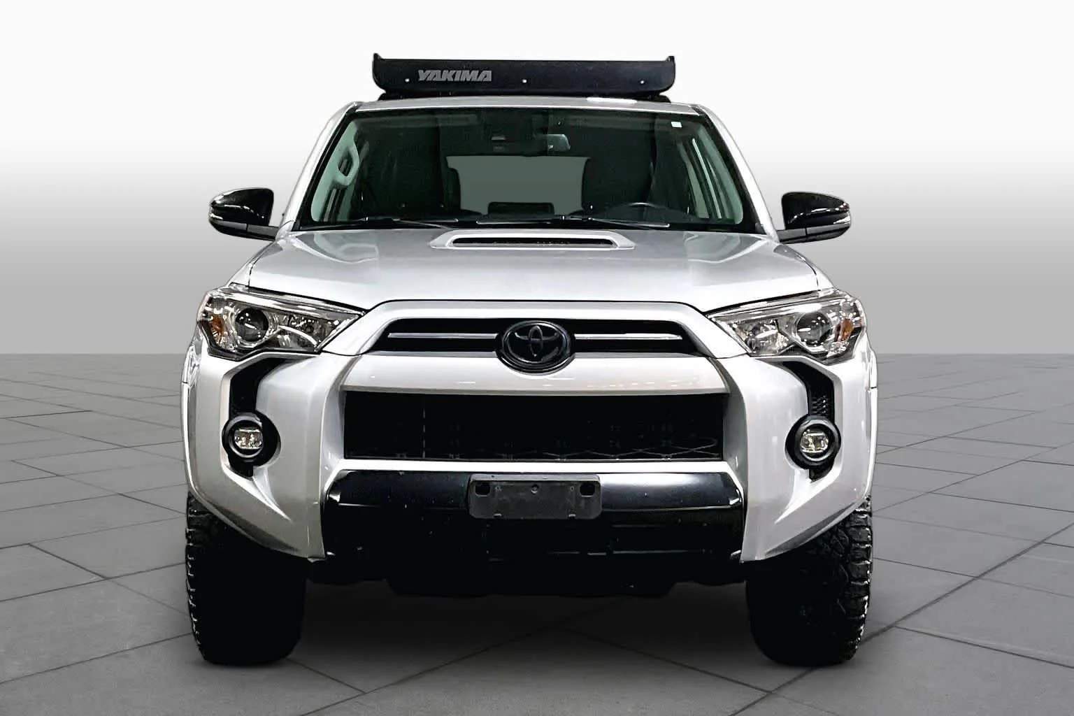 Used 2021 Classic Silver Metallic Toyota Venture image 4