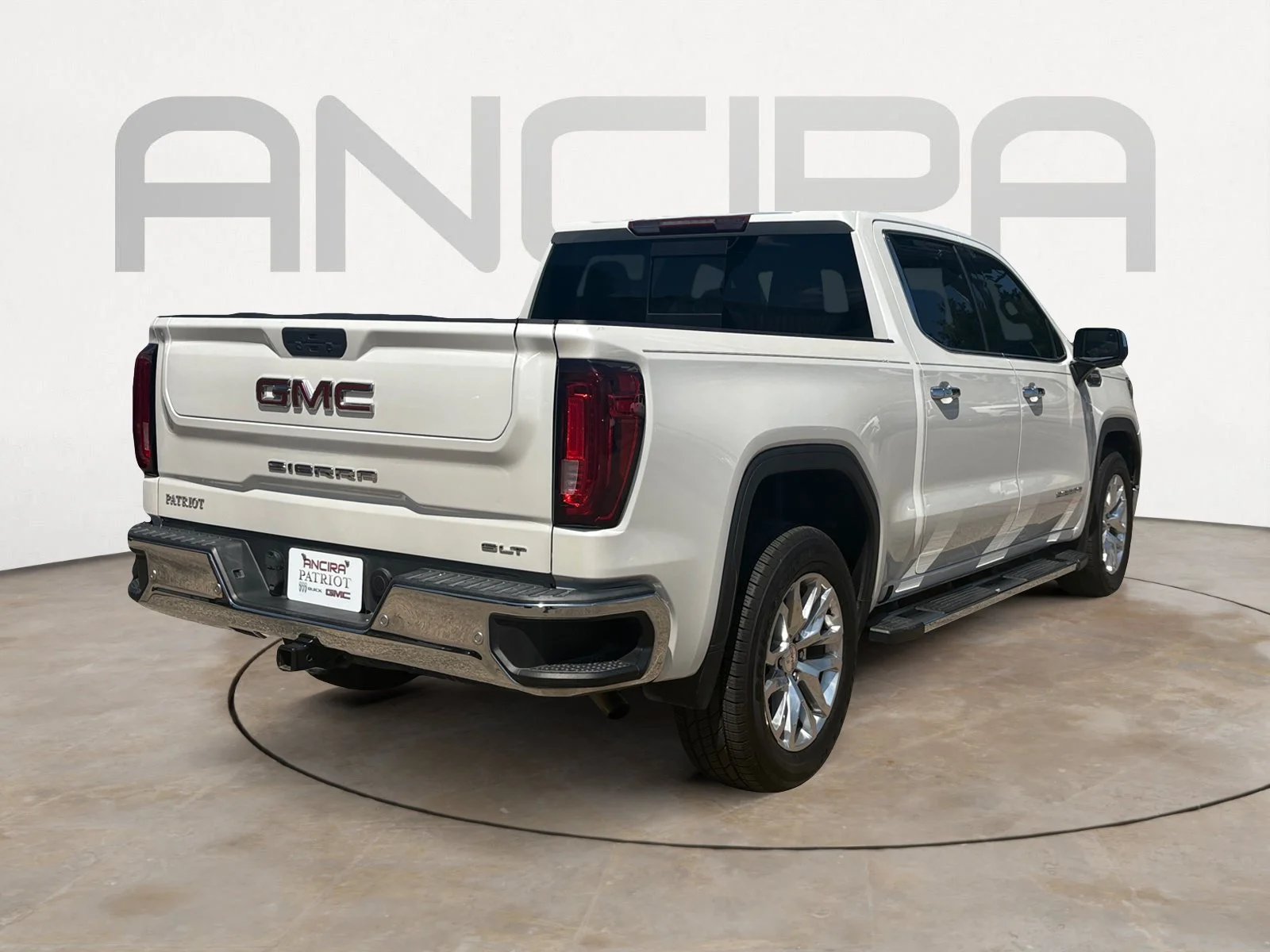 Used 2021 White Frost Tricoat GMC SLT image 10