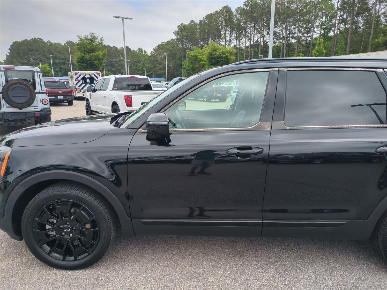 Used 2022 Ebony Black Kia SX image 15
