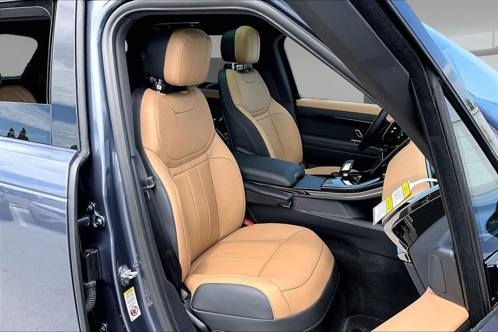 New 2026 VARESINE BLUE Land Rover Dynamic SE image 11