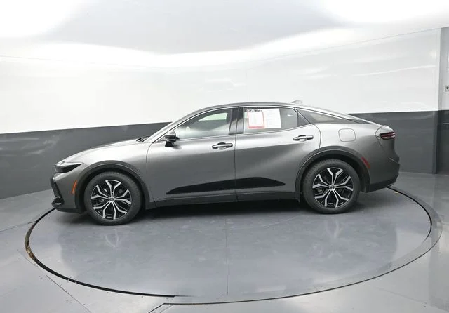 Used 2023  Toyota XLE image 4