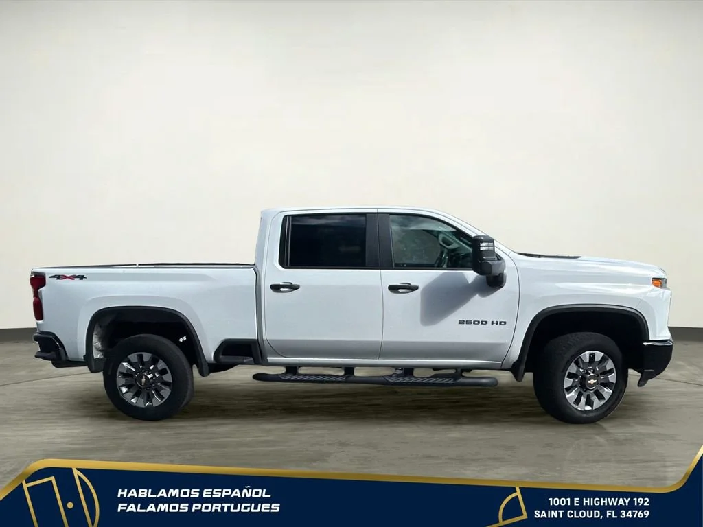 Used 2025 Summit White Chevrolet Custom image 7