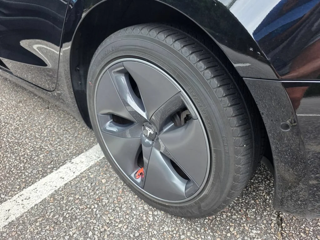 Used 2022  Tesla Long Range image 31