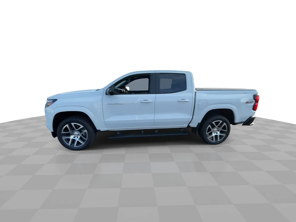 Used 2024 Summit White Chevrolet Z71 image 6