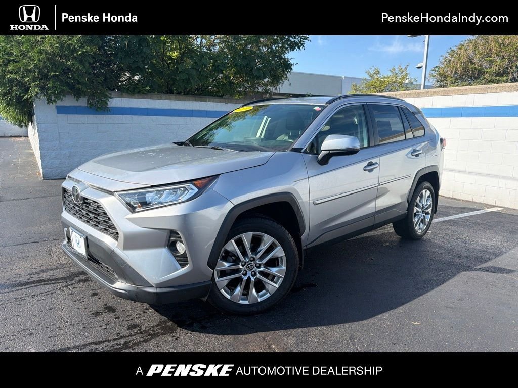 Used 2019 Silver Sky Metallic Toyota XLE Premium image 1