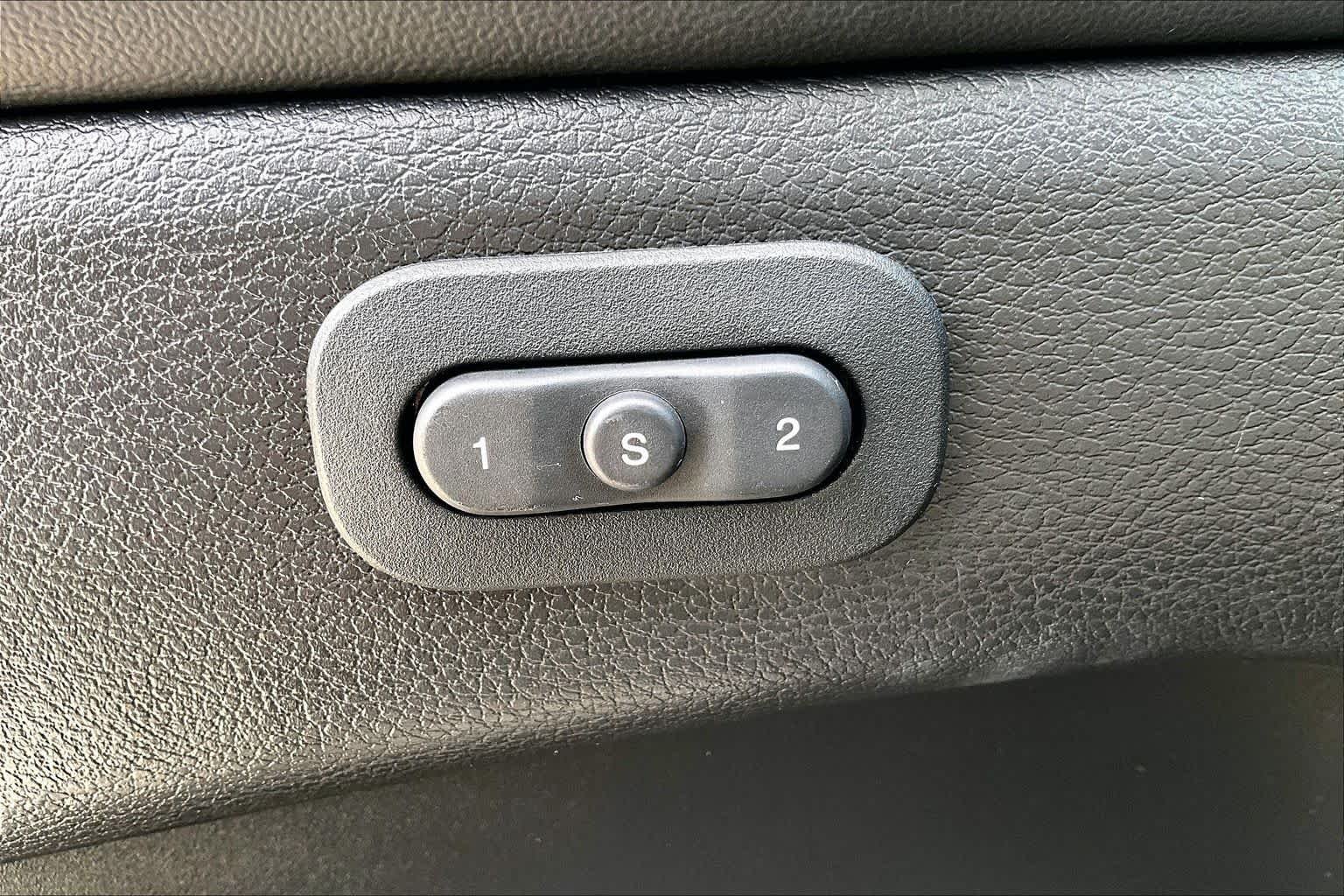 Used 2020 Diamond Black Crystal Pearlcoat Jeep Limited image 31