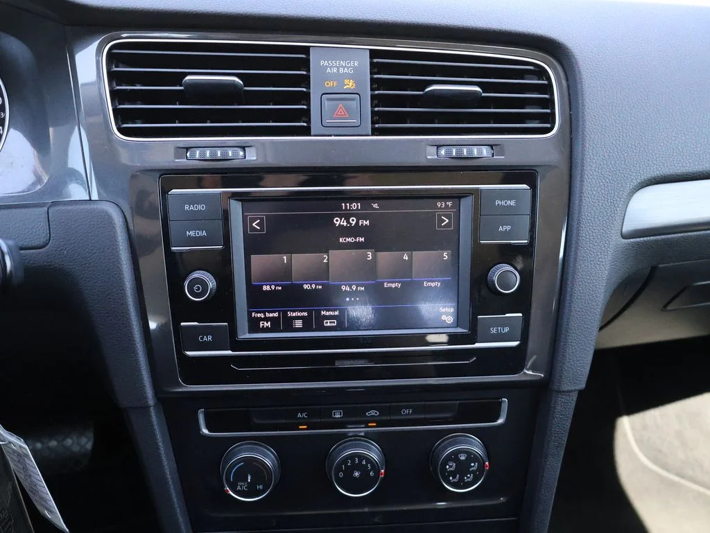 Used 2018  Volkswagen TSI S 4-Door image 22