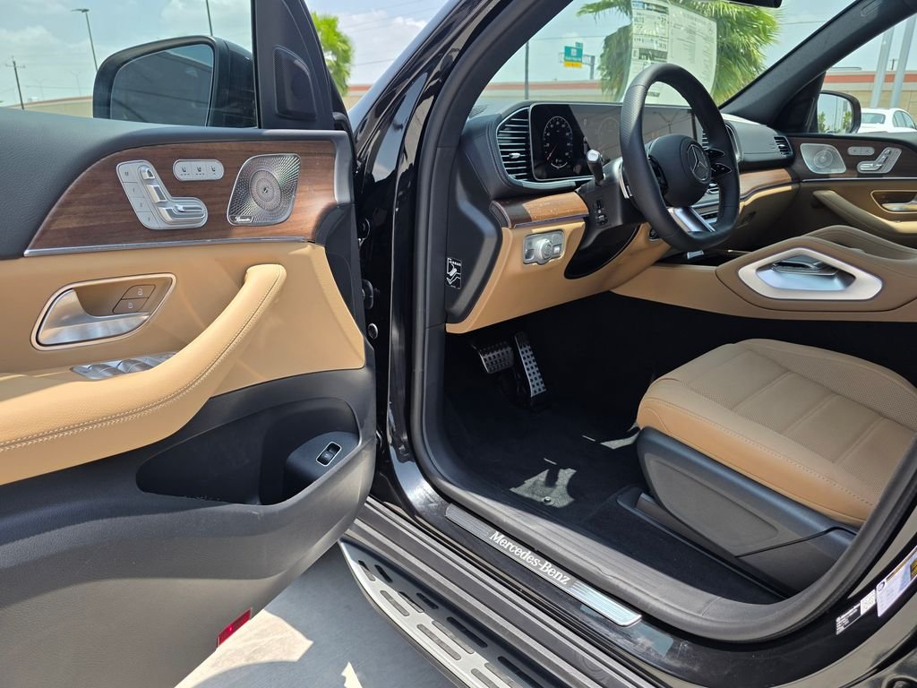 New 2026 Obsidian Black Metallic Mercedes-Benz GLS 580 image 10
