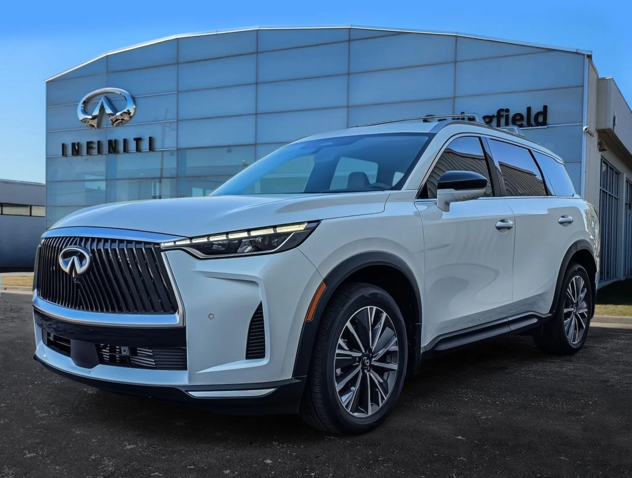 New 2027 RADIANT WHITE INFINITI Luxe AWD image 3
