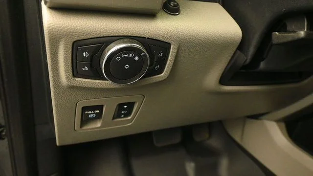 Used 2020 Gray Ford Lariat image 15