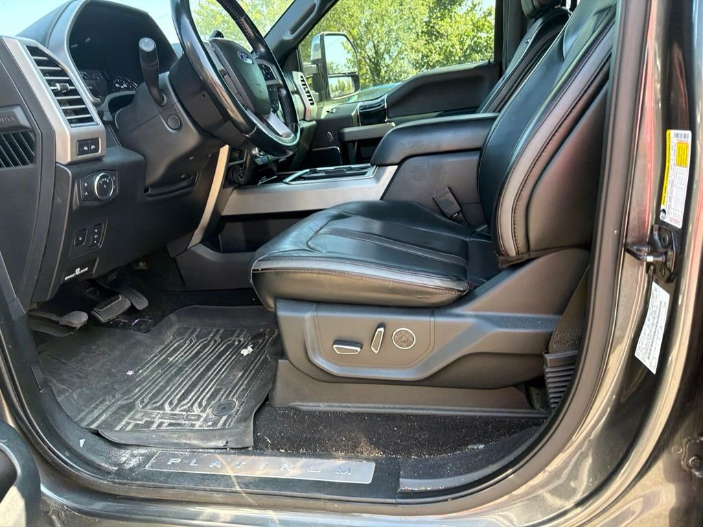 Used 2020 Magnetic Ford Platinum image 17