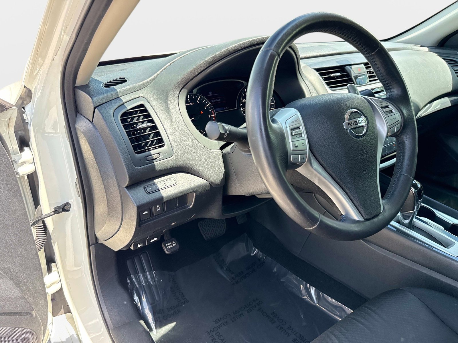 Used 2018 Pearl White Nissan 2.5 SR image 18