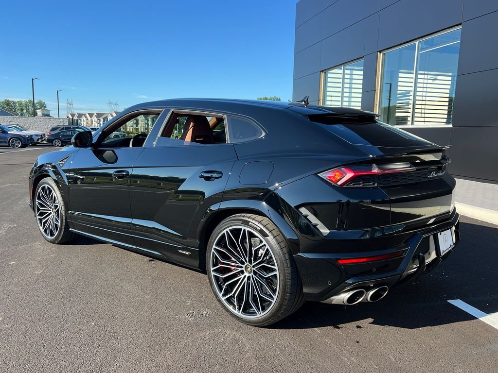 Used 2025 Black Lamborghini SE image 6