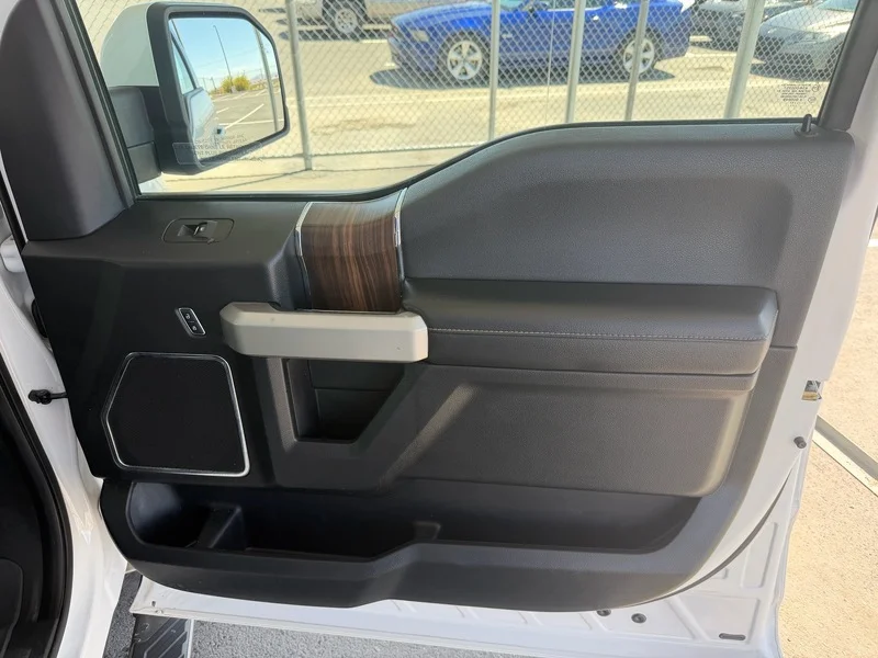 Used 2017 White Platinum Me Ford XL image 23