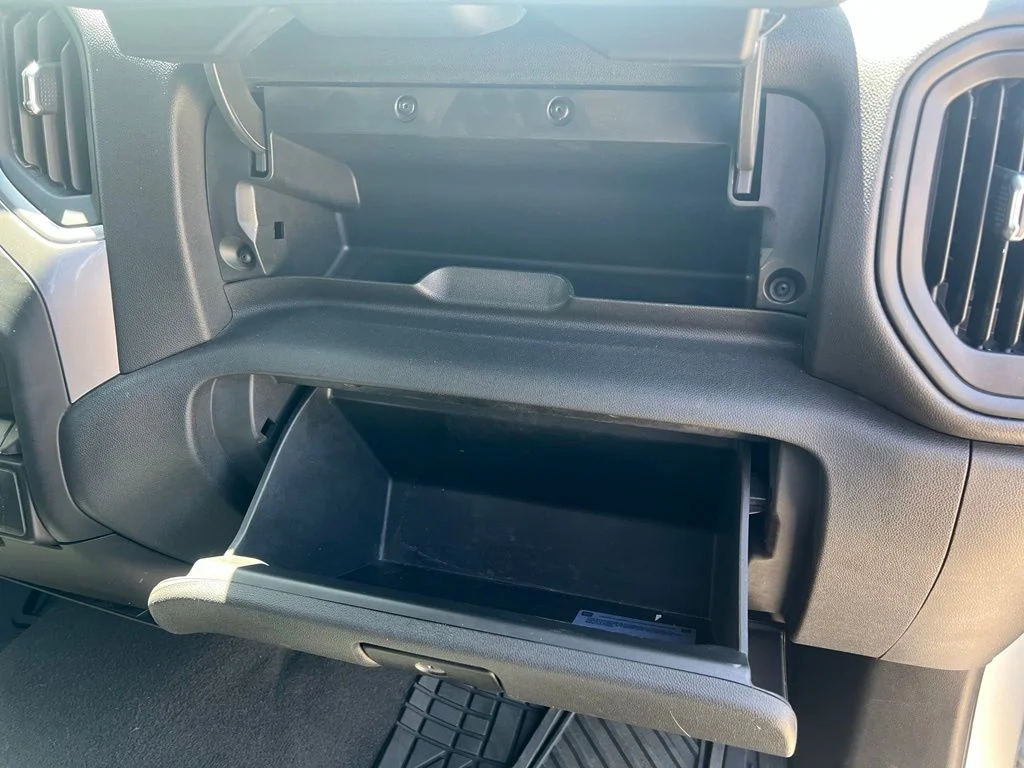 Used 2022 Silver Chevrolet Custom image 27