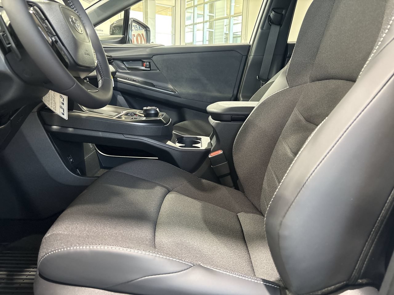 2026 Toyota C-HR SE - Photo 11