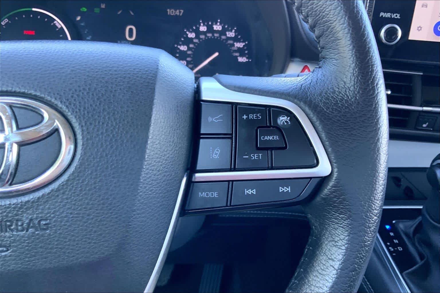 Used 2025 Midnight Black Metallic Toyota XLE image 22