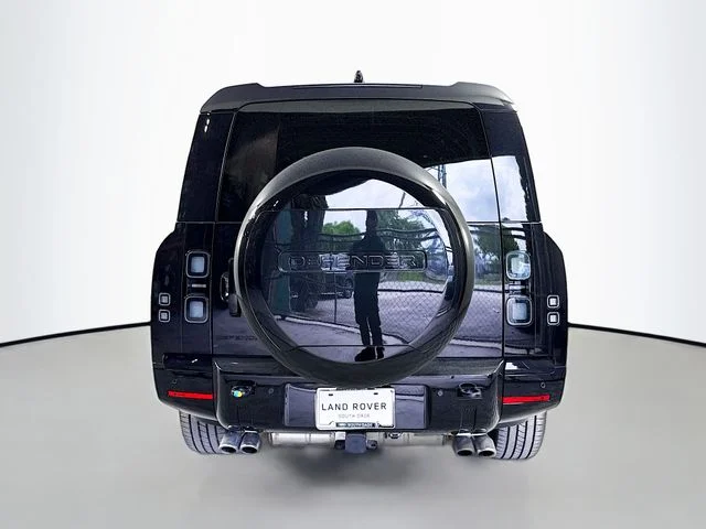 New 2026 Santorini Black Land Rover V8 image 6