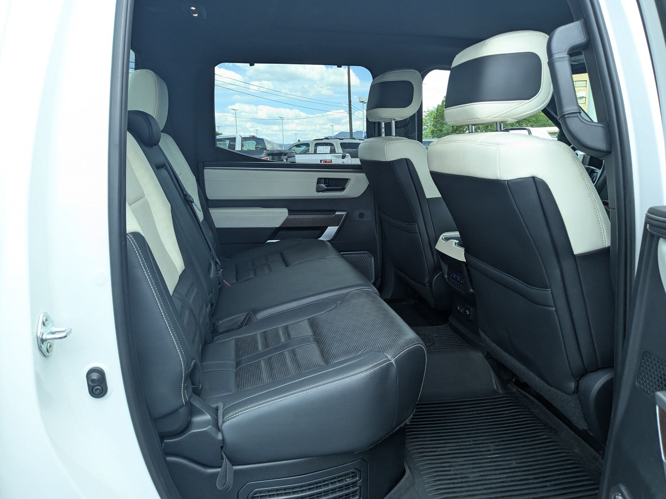 Used 2022 White Toyota Capstone Hybrid image 29