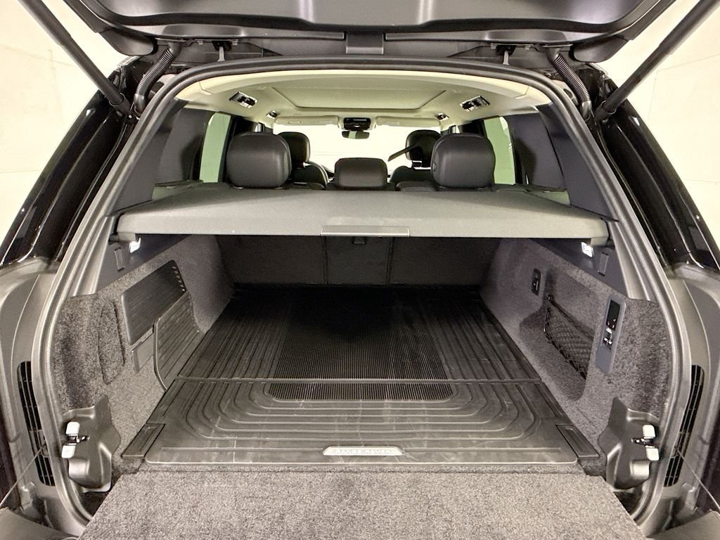 New 2026 Santorini Black LAND ROVER SE image 27