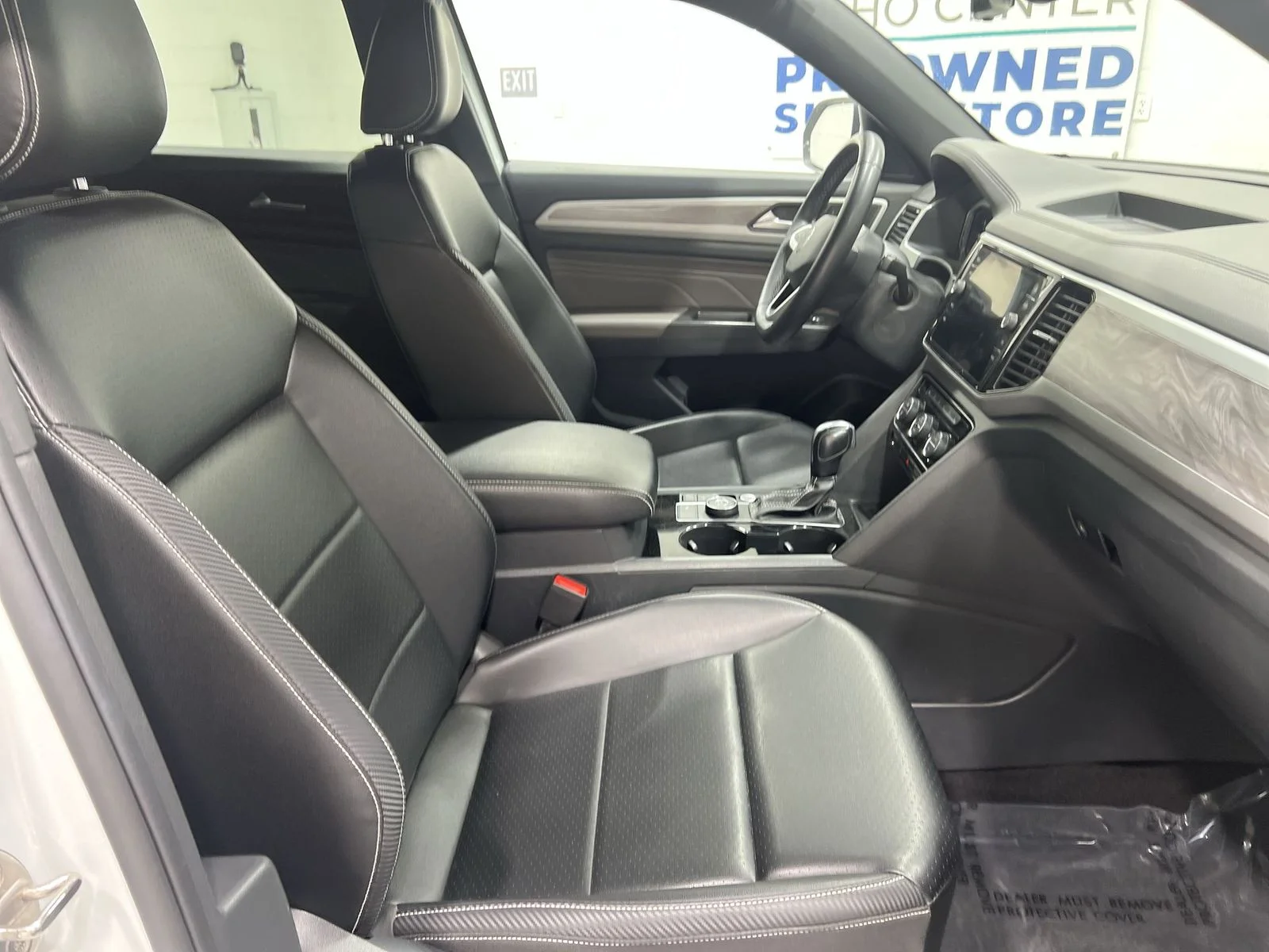 Used 2022 White Volkswagen 2.0T SE w/Technology image 24