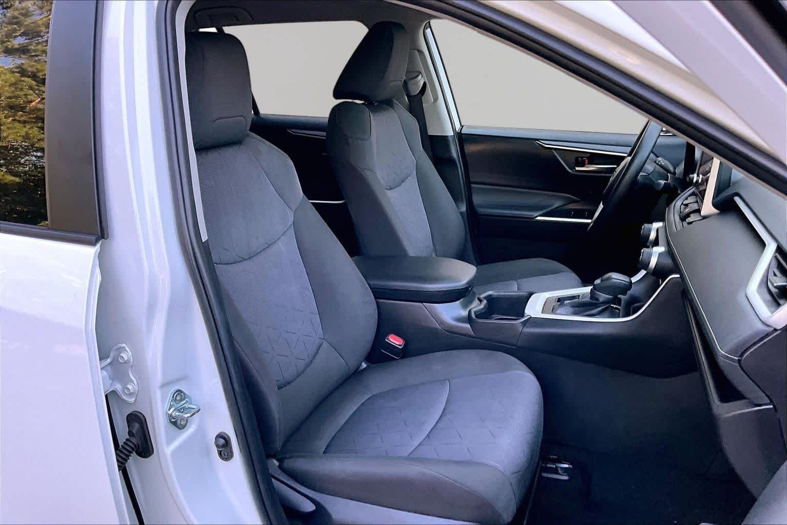Used 2025 Ice Cap Toyota XLE image 9