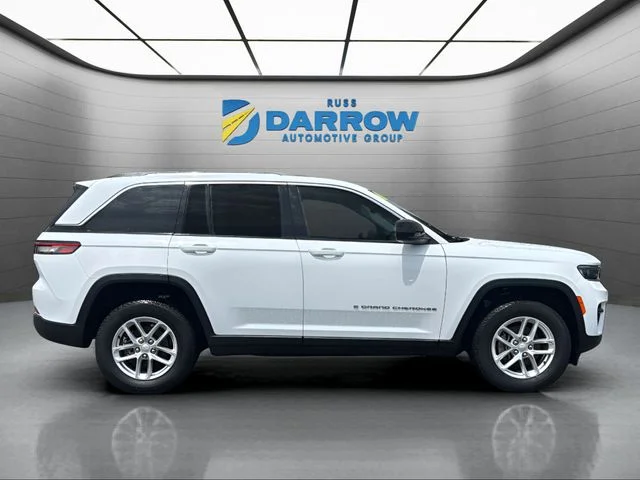 Used 2023 White Jeep Laredo image 6