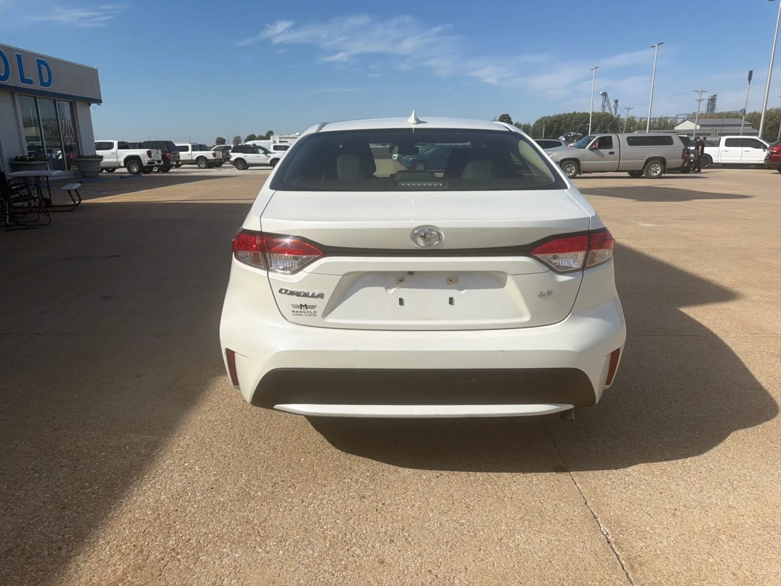 Used 2020 White Toyota LE image 7