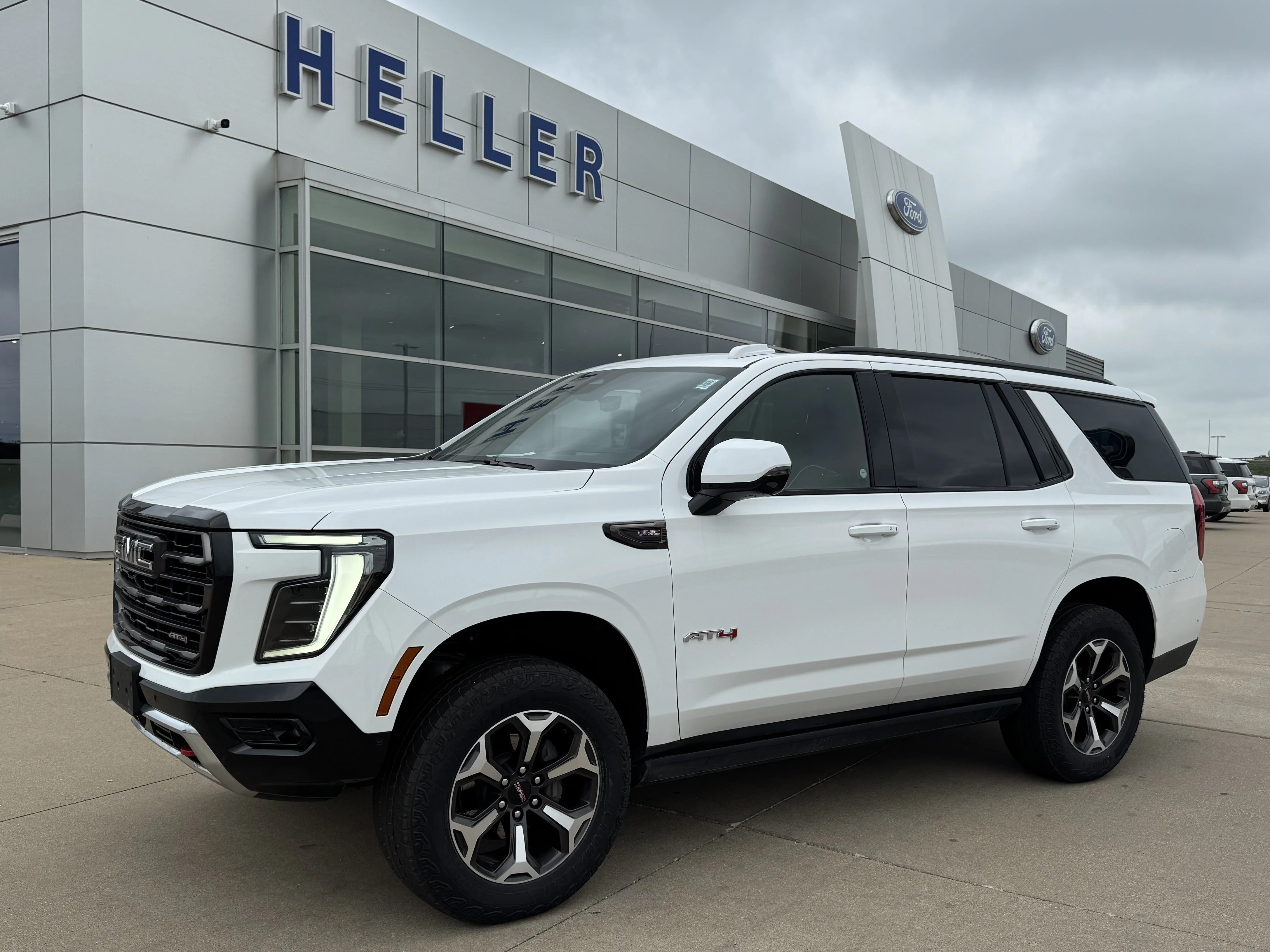 Used 2025 Summit White GMC AT4 Ultimate image 3