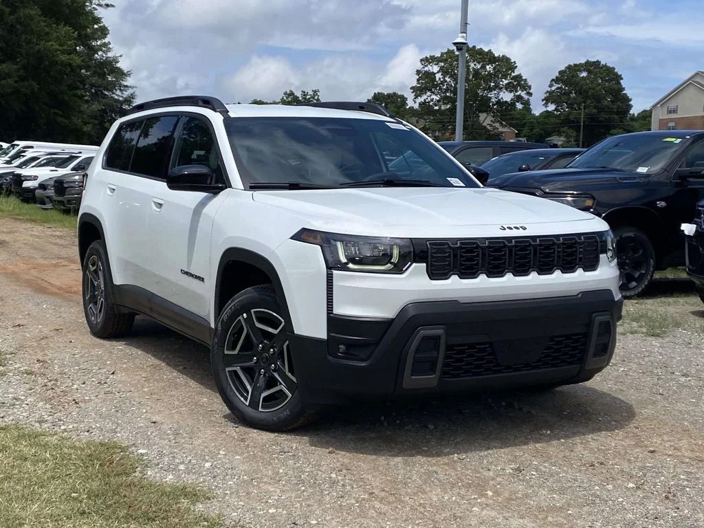 New 2026 Bright White Clear-Coat Exterior Paint Jeep Limited image 30