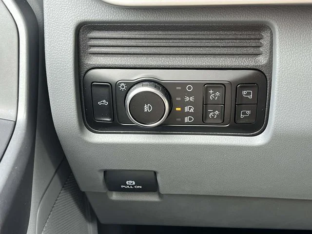 New 2025 Oxford White Ford F-350® XL image 25