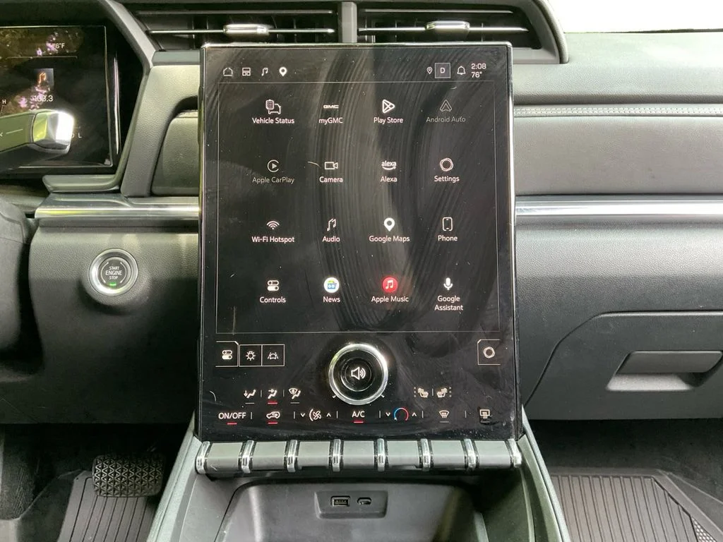Used 2025 Silver GMC Elevation image 12