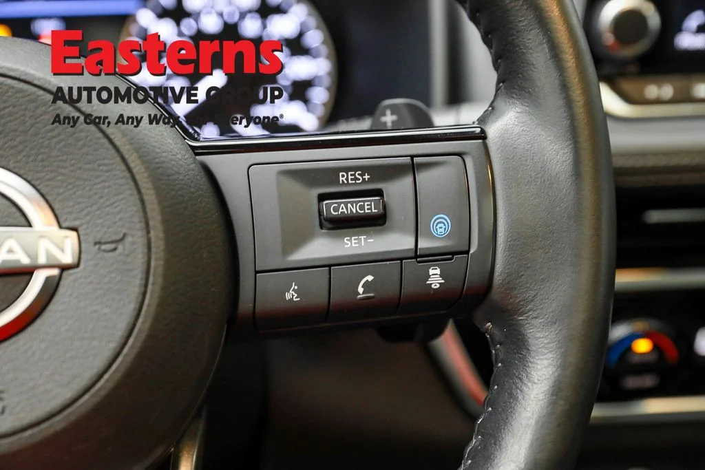 Used 2022 Red Nissan SV image 16