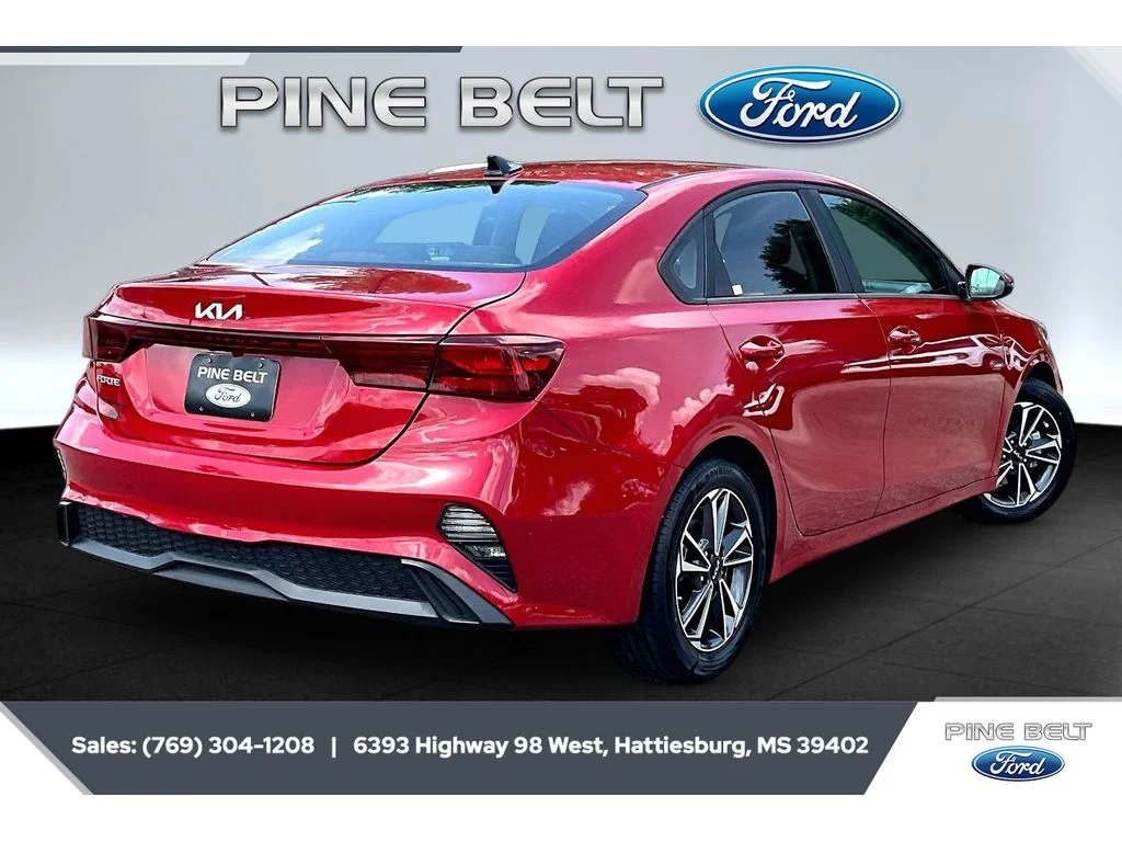 Used 2022 Currant Red Kia LXS image 11