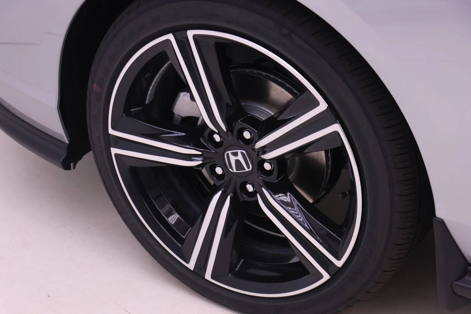 New 2026 Solar Silver Metallic Honda SE image 16