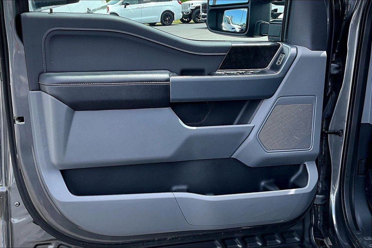 Used 2023 CARBONIZED GRAY METALLIC Ford XLT image 23
