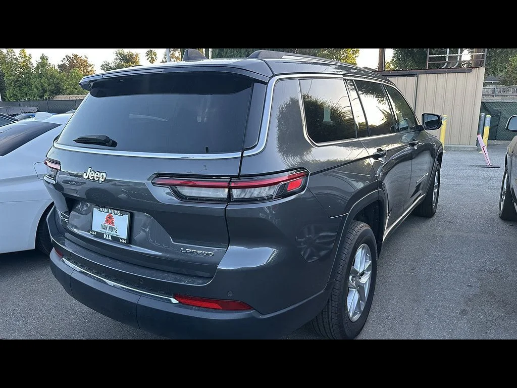 Used 2023 Gray Jeep Laredo image 4