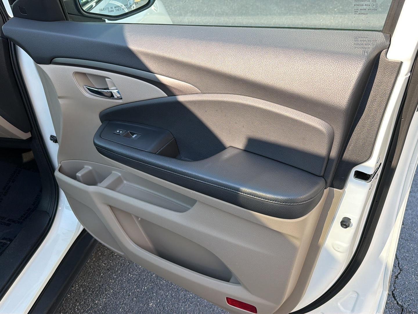 Used 2019 White Diamond Pearl Honda EX-L image 14