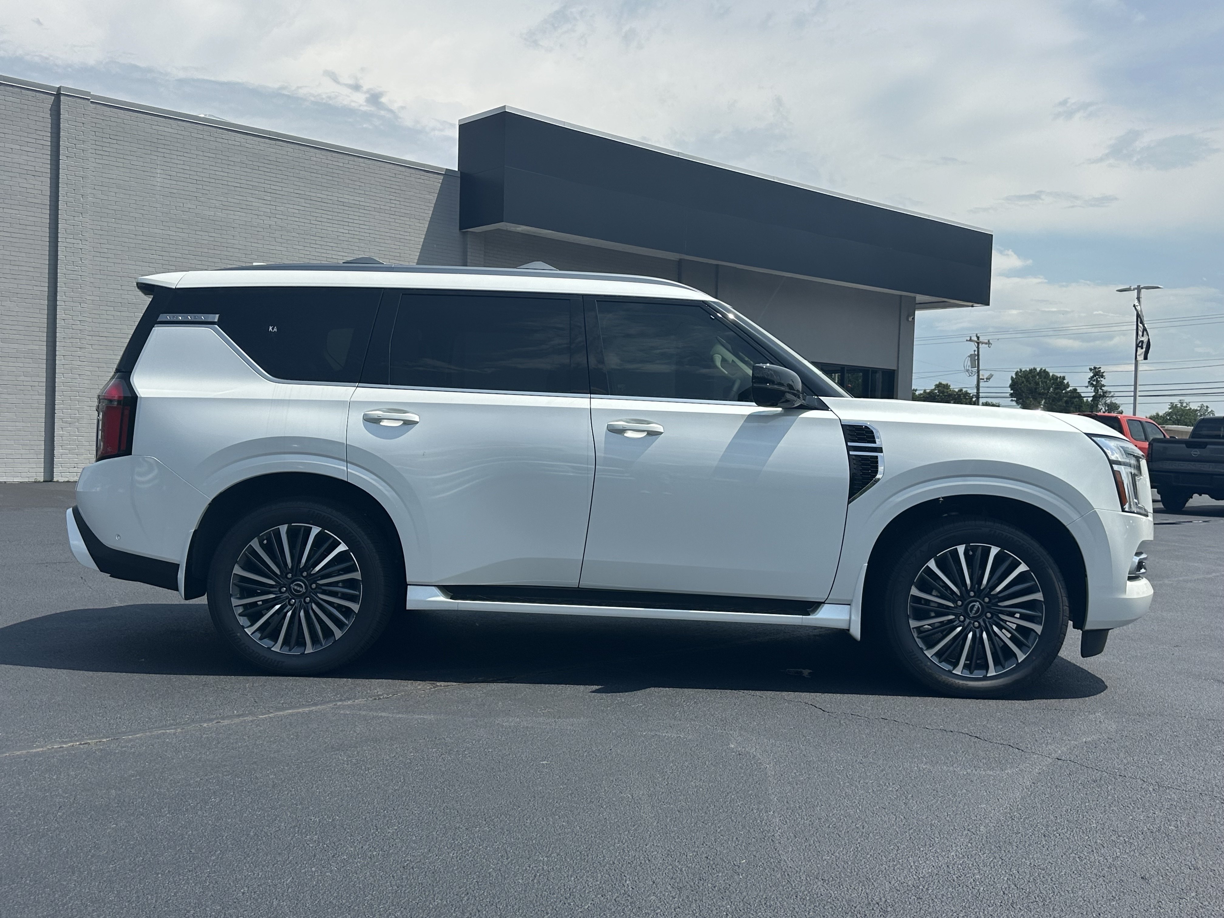 New 2026 Everest White Pearl Tricoat Nissan Platinum Reserve image 9