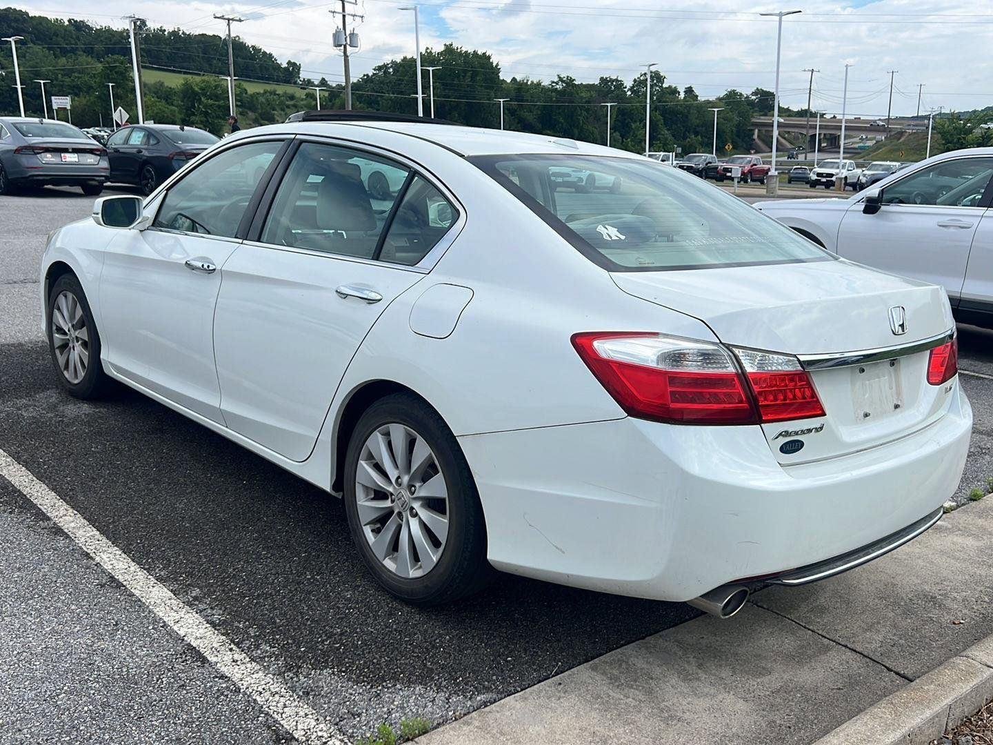 Used 2013 White Orchid Pearl Honda EX-L image 3