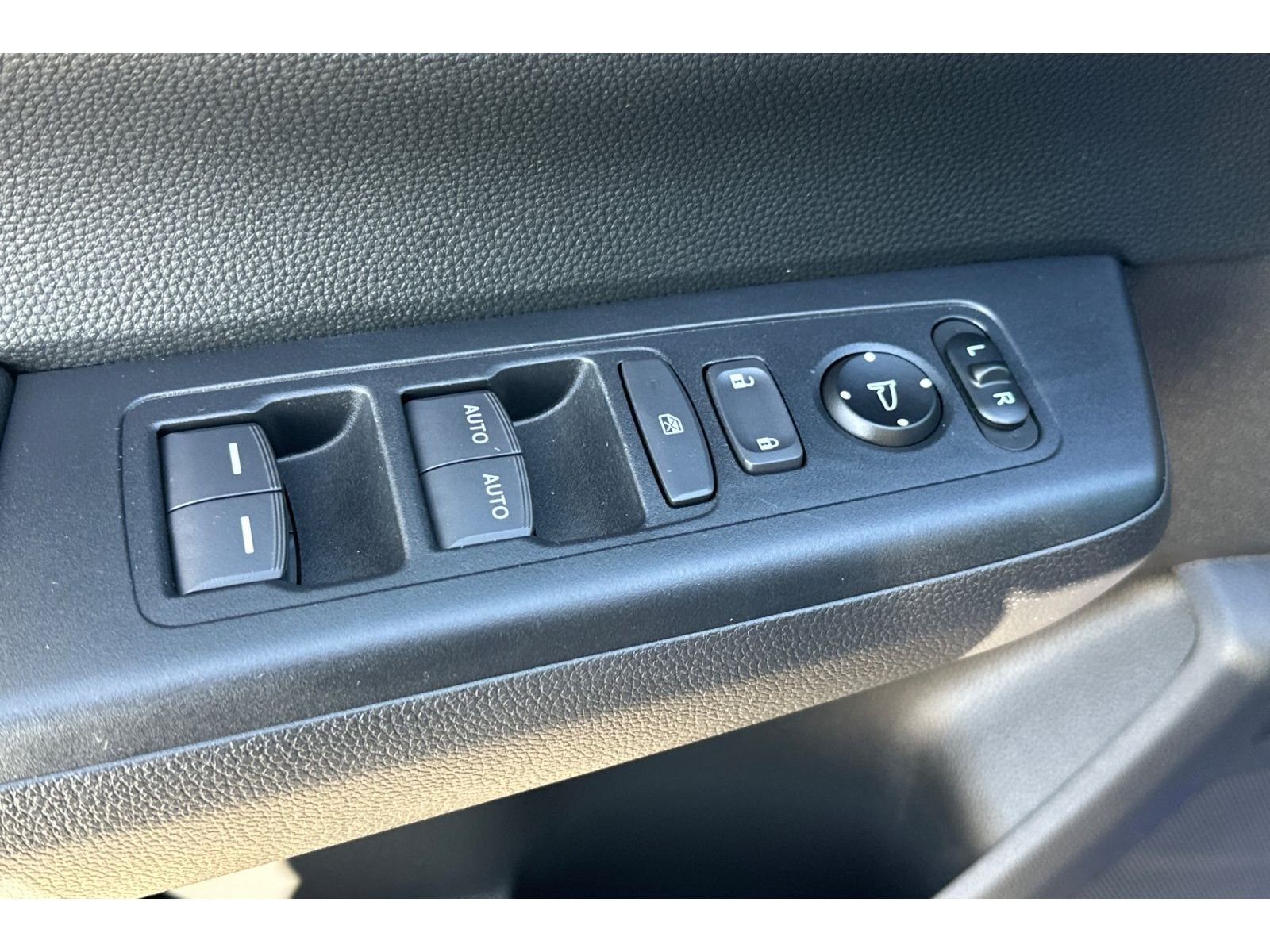Used 2025 Still Night Pearl Honda Sport image 12