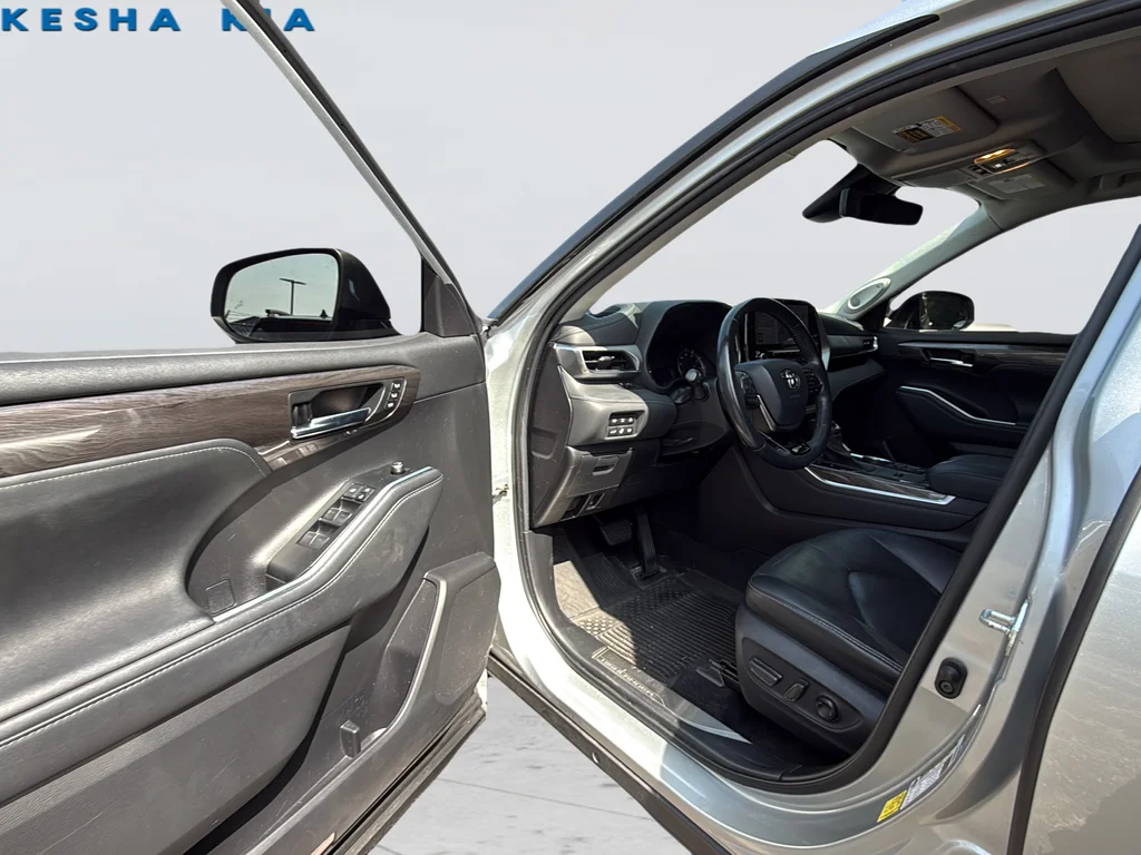 Used 2021 Silver Toyota Platinum image 34