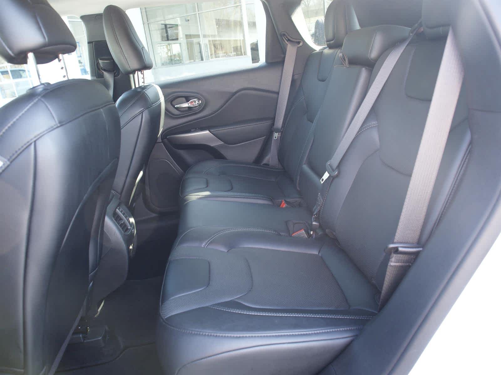 Used 2022 White Jeep Latitude Lux 4x4 image 14