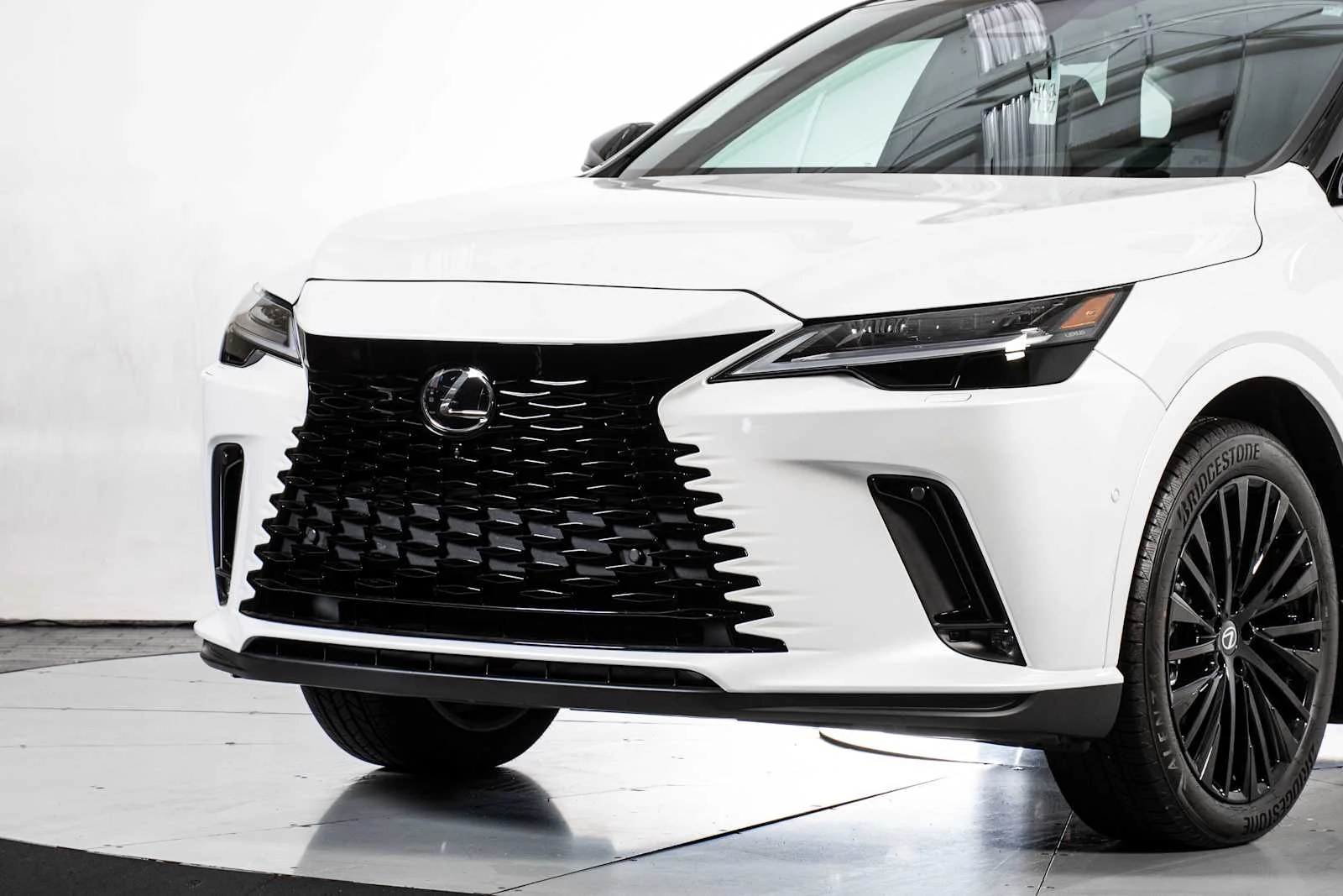 New 2026 Eminent White Pearl Lexus LUXURY image 5