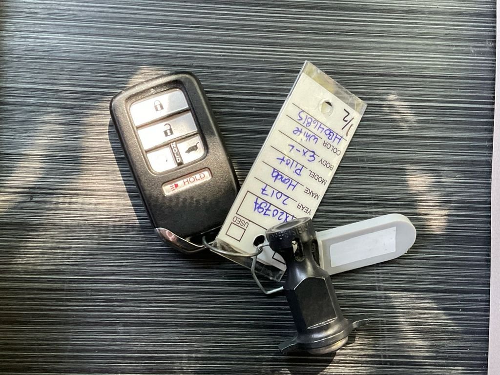 Used 2017 White Honda EX-L image 39